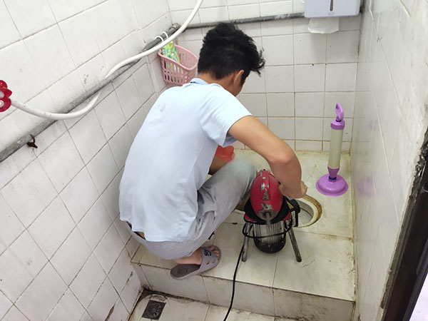 大成镇肥皂掉到马桶里把马桶堵住了怎么办？马桶堵住了怎么办