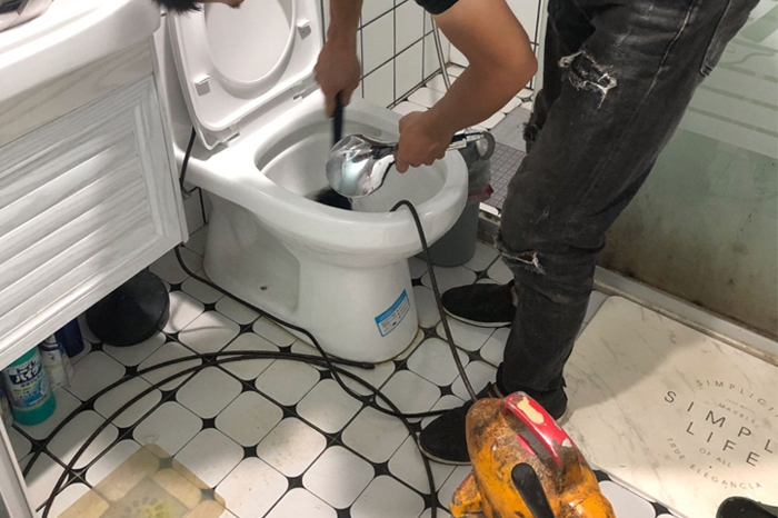 大成镇马桶堵塞自己疏通还是找师傅?专业上门服务让你省时更省心